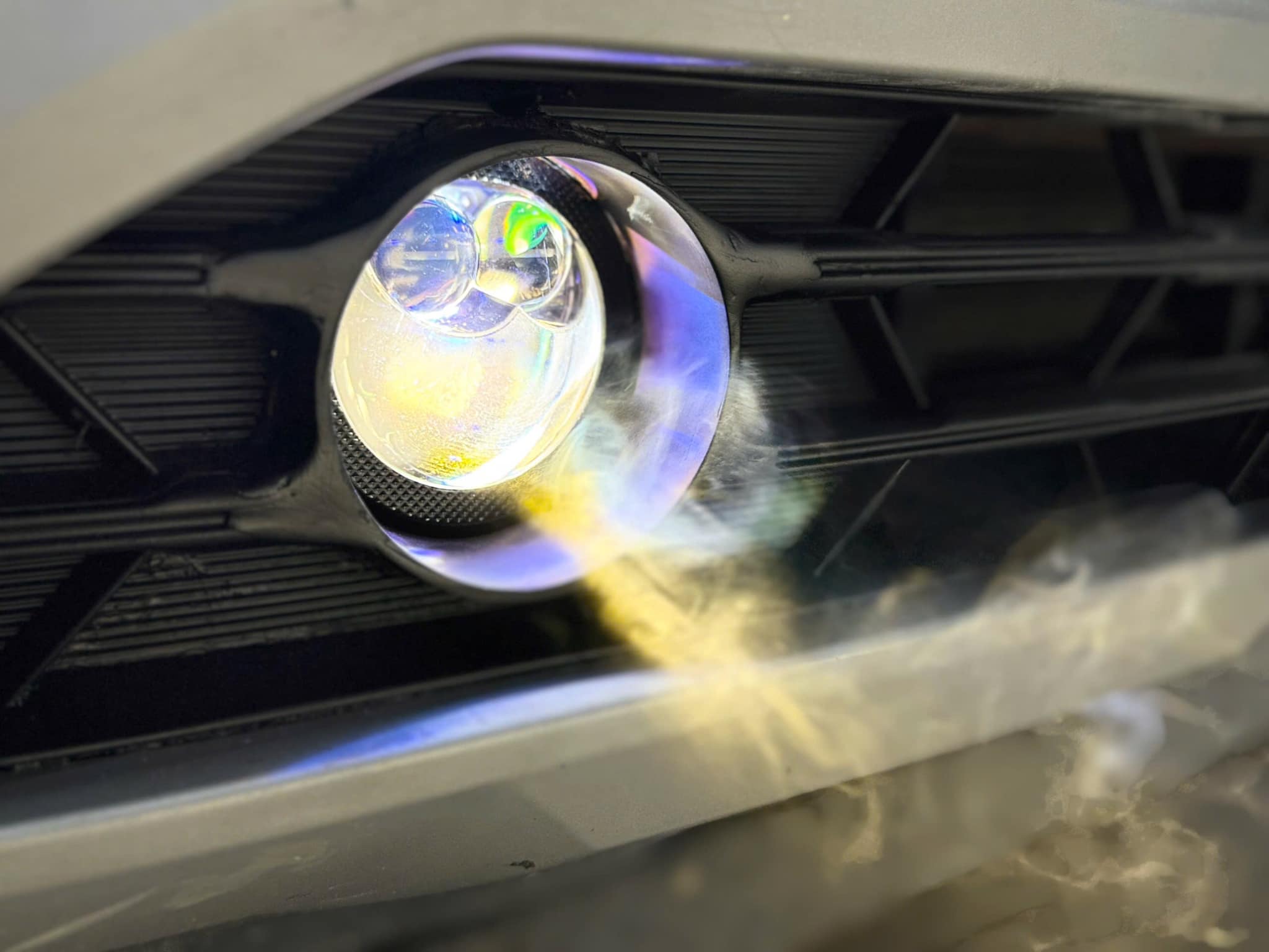 áng sáng bi gầm được lắp đặt tại Hicar Auto bảo hành tại Hicar Auto
