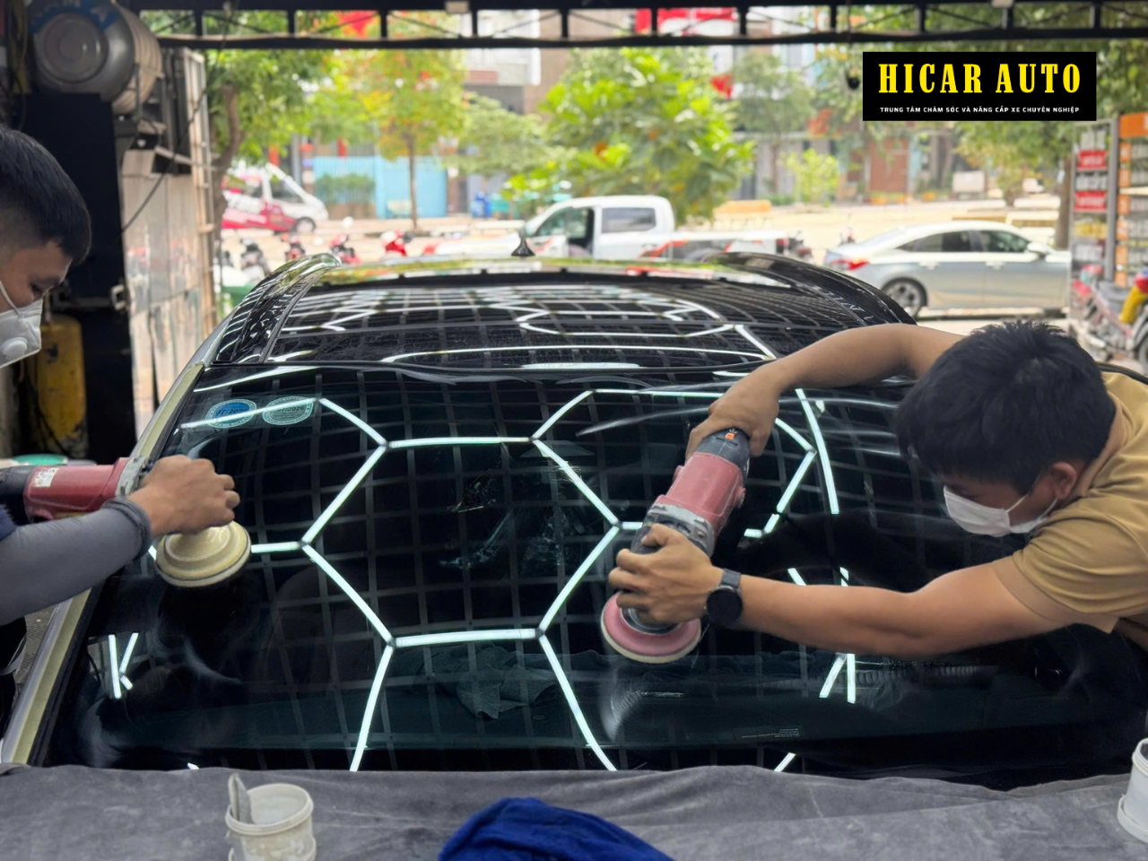 Quy trình đánh bóng tại trung tâm chăm sóc xe